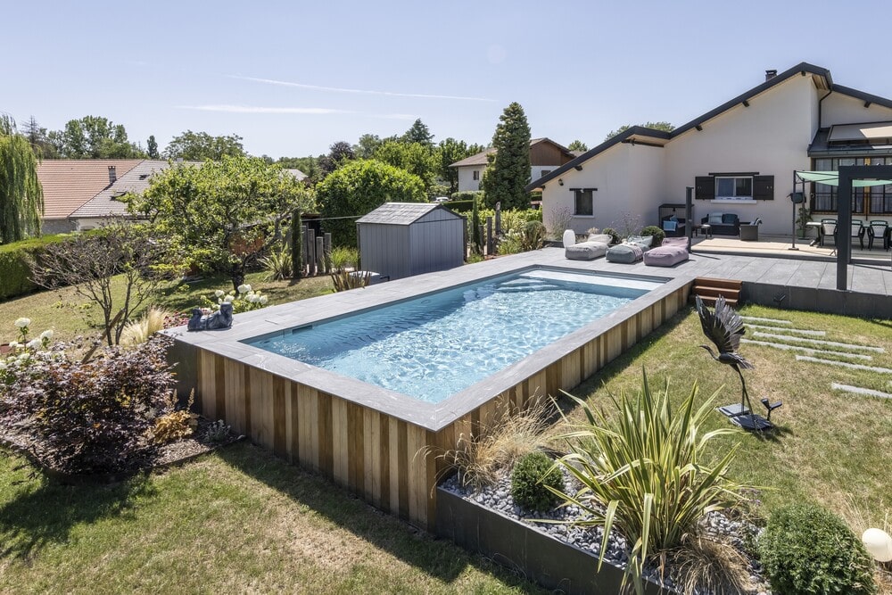 Piscine semi enterrée béton